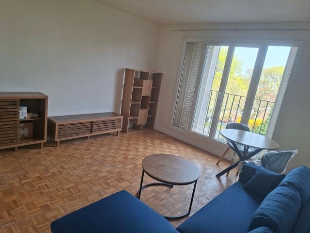 Studio location à L'Haÿ-les-Roses, Villejuif
