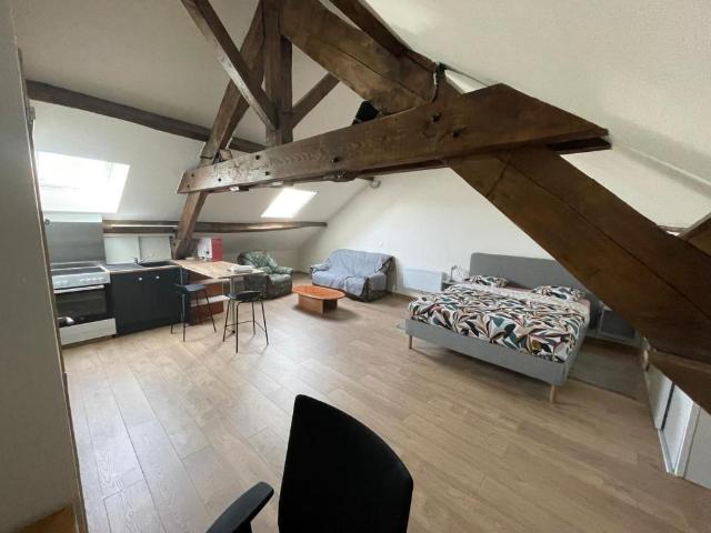 Studio location à France métropolitaine, Epertully