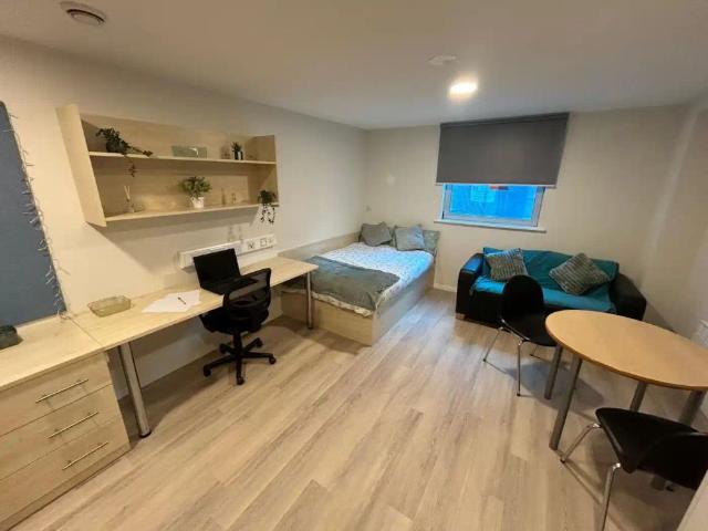 Studio for rent in St Ann's, Haddon