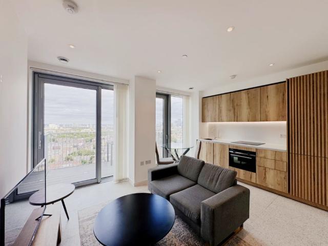 Studio for rent in Aldgate, Lyons
