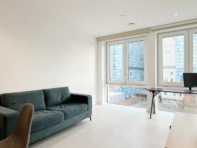 Studio for rent in Aldgate, Lyons