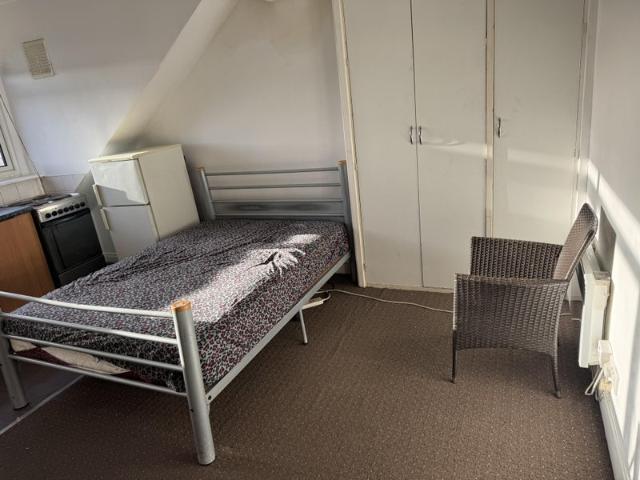 Studio for rent in Harehills, West Yorkshire