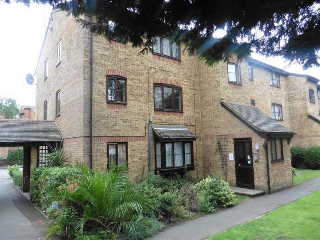 Studio for sale in Grays, Essex