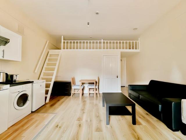 Studio for rent in Earl's Court, Greater London