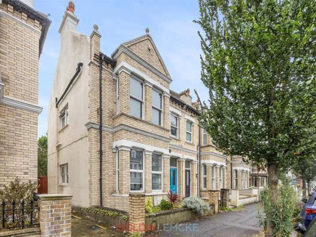 Studio for sale in Aldrington