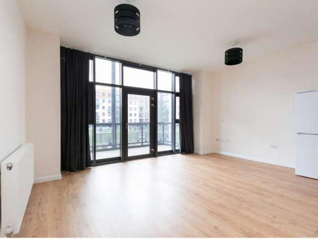 Studio for sale in Greater London