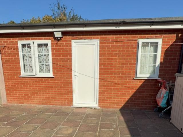 Studio for rent in London Borough of Hounslow, Heston