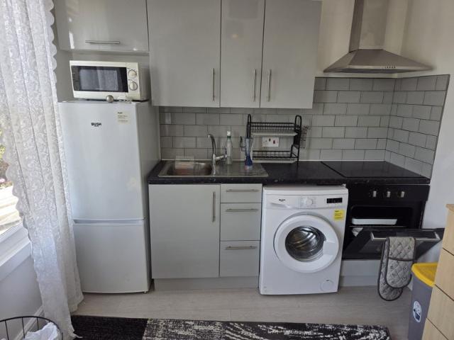 Studio for rent in Scotch Estate, Greater London