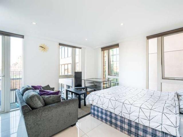 Studio for sale in Camden