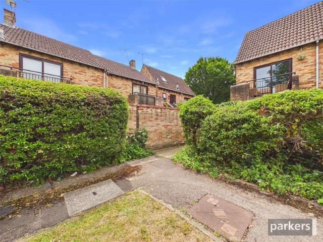 Studio for sale in Earley