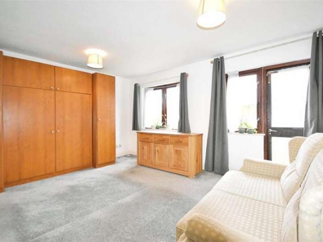 Studio for sale in London Borough of Hounslow, Greater London