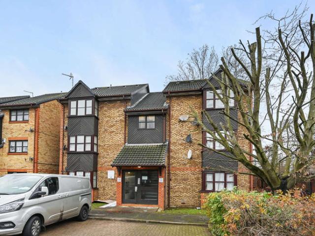 Studio for sale in Greater London