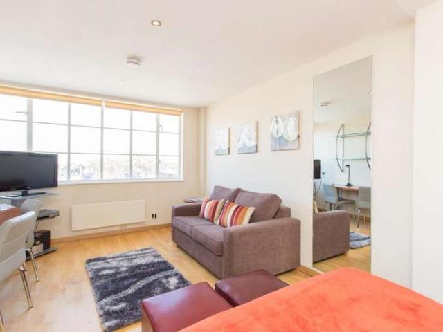 Studio for rent in Brompton, Greater London