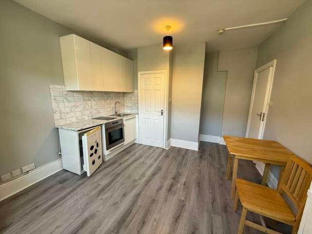 Studio for rent in Golders Green, Temple Fortune