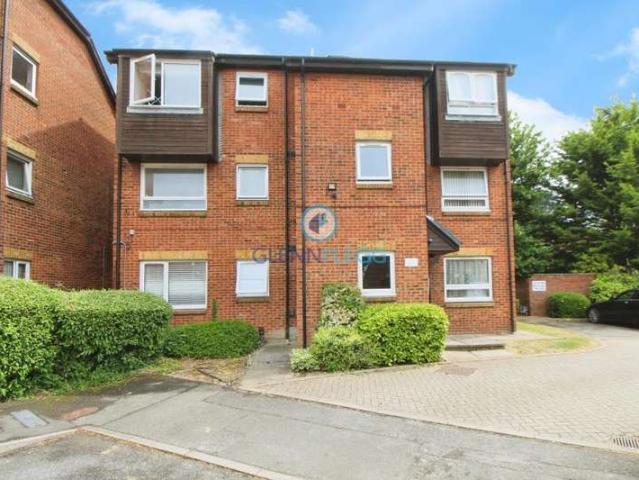 Studio for sale in Slough, Cippenham