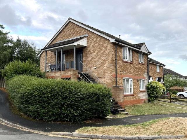 Studio for rent in Lowford, Helford