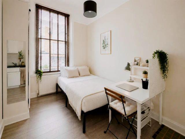 Studio for rent in Earl's Court, Greater London