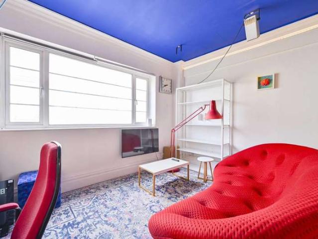 Studio for rent in Soho