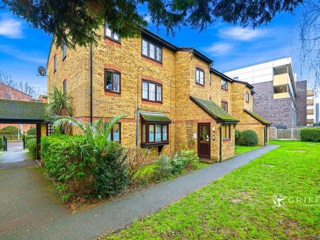 Studio for sale in Grays, Essex