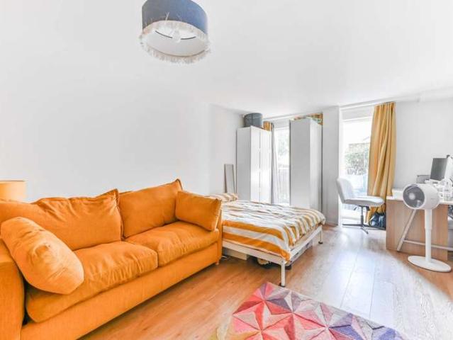 Studio for sale in South Norwood, South Norwood