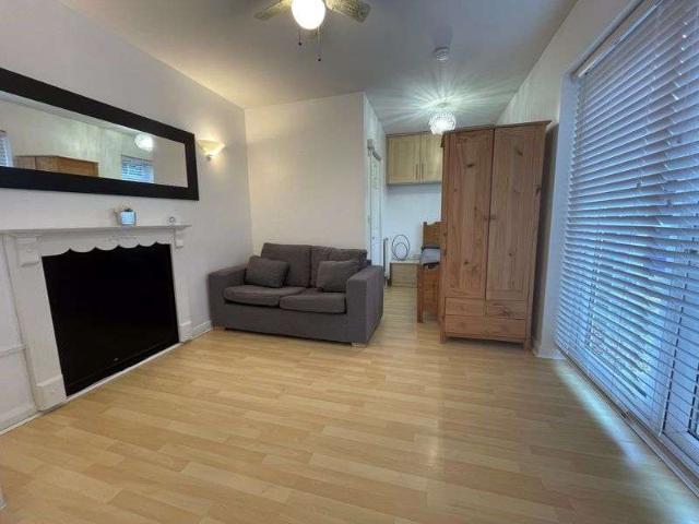 Studio for rent in Chepping Wycombe, Loudwater