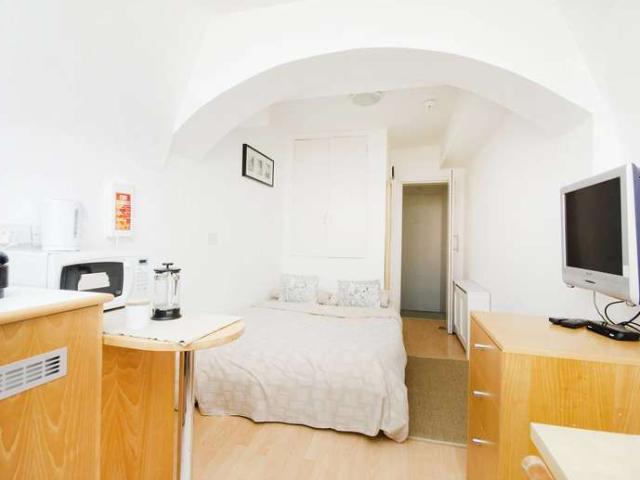 Studio for rent in Kensington, Earl's Court