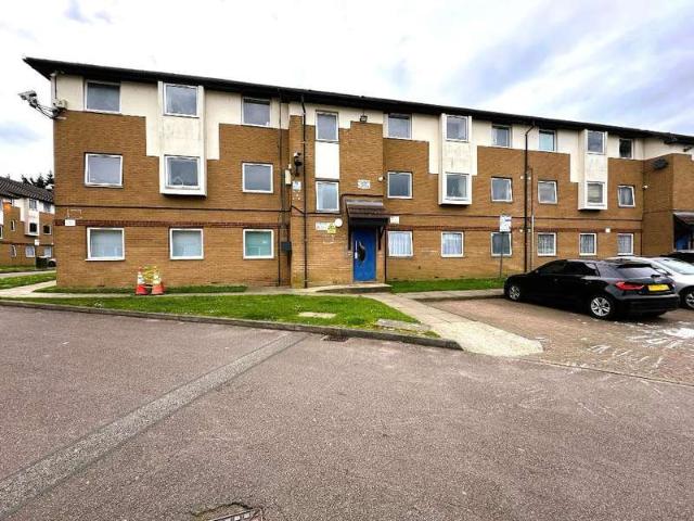 Studio for sale in Spring Park, Luton