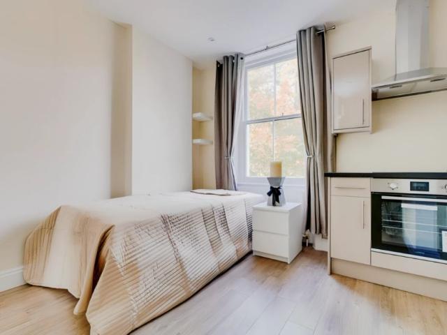 Studio for rent in Earl's Court, Greater London