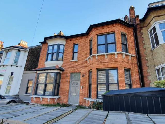 Studio for sale in London Borough of Croydon, Greater London