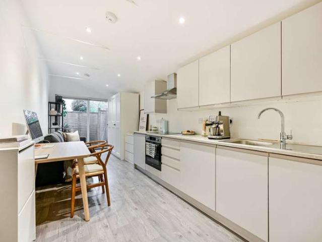 Studio for sale in Kew, Kew