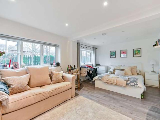 Studio for sale in Kew, Kew