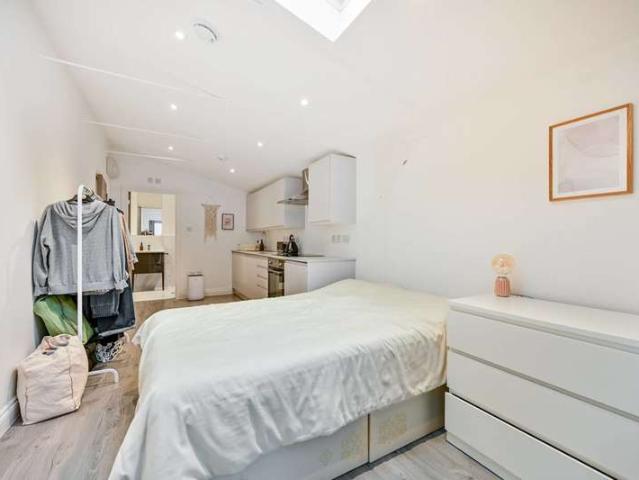 Studio for sale in Kew, Kew