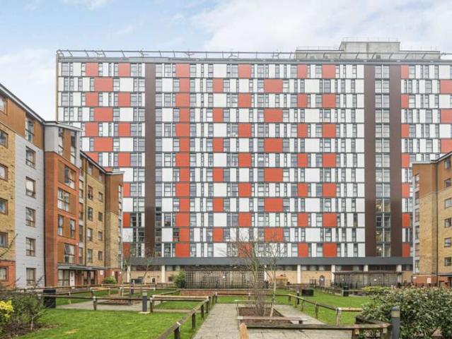 Studio for sale in London Borough of Croydon, Greater London