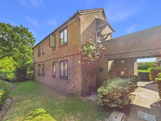 Studio for sale in Greater London
