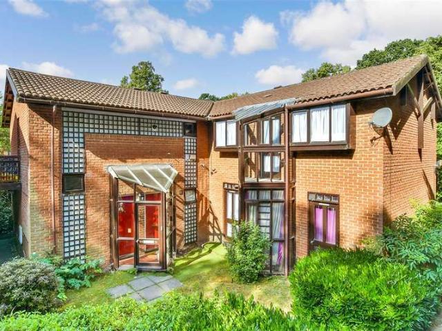 Studio for sale in Greater London