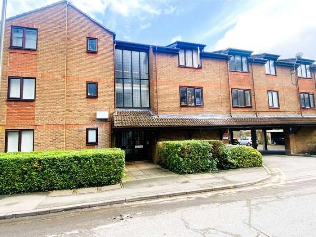 Studio for sale in Birch Green, Lower Halliford