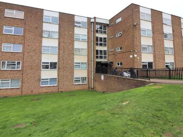 Studio for sale in Spring Park, Luton