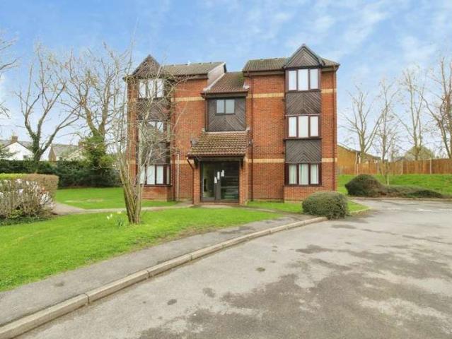 Studio for sale in Burnham, Swallow