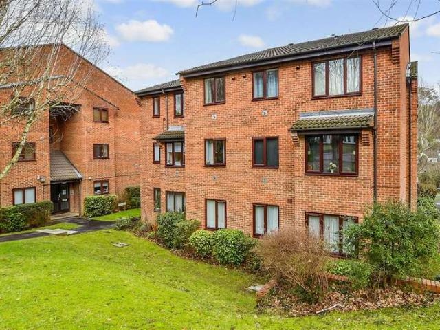 Studio for sale in London Borough of Croydon, Kenley