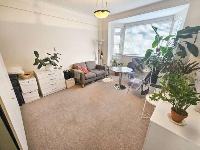 Studio for sale in Earl's Court, Greater London
