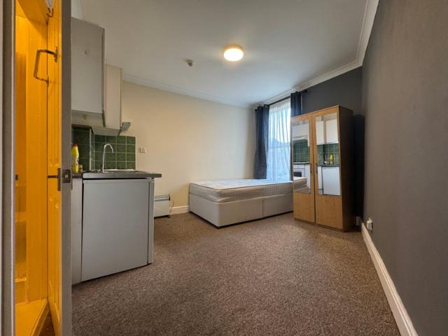 Studio for rent in Mapesbury, Greater London