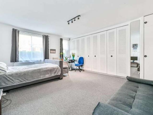 Studio for sale in Camden