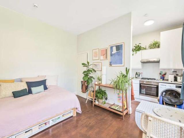 Studio for sale in Hampstead, Belsize Park