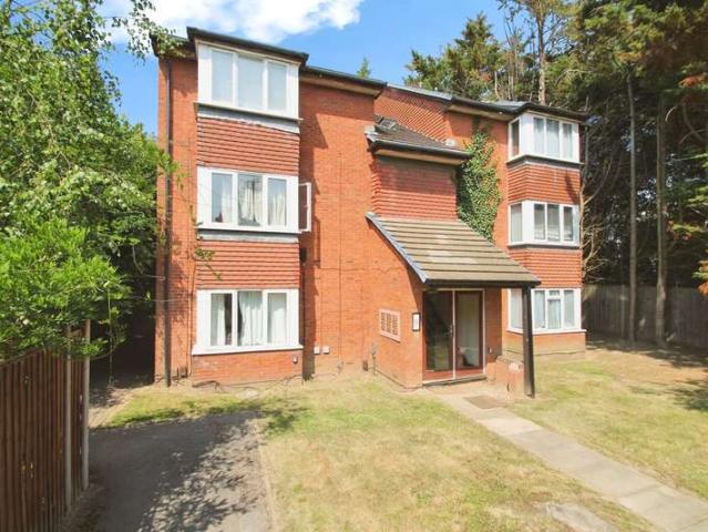 Studio for sale in Slough