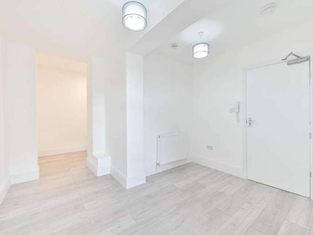 Studio for rent in Cricklewood, Cricklewood