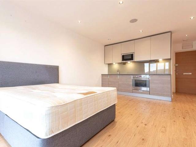 Studio for sale in Colindale, Greater London