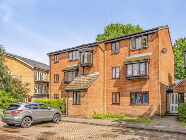 Studio for sale in Greater London