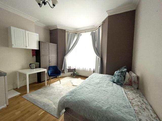 Studio for rent in London Borough of Hammersmith and Fulham, Greater London