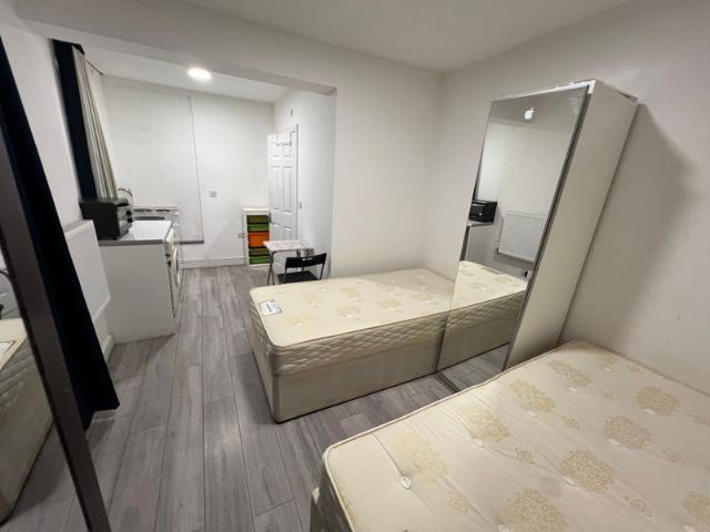 Studio for rent in Dollis Hill, Greater London