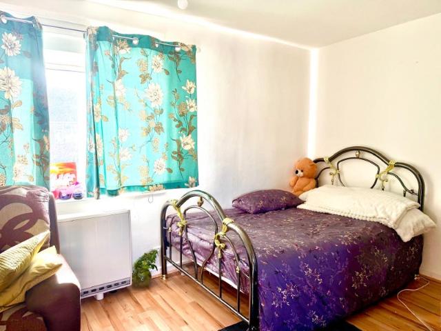 Studio for rent in Latimer, Leicester